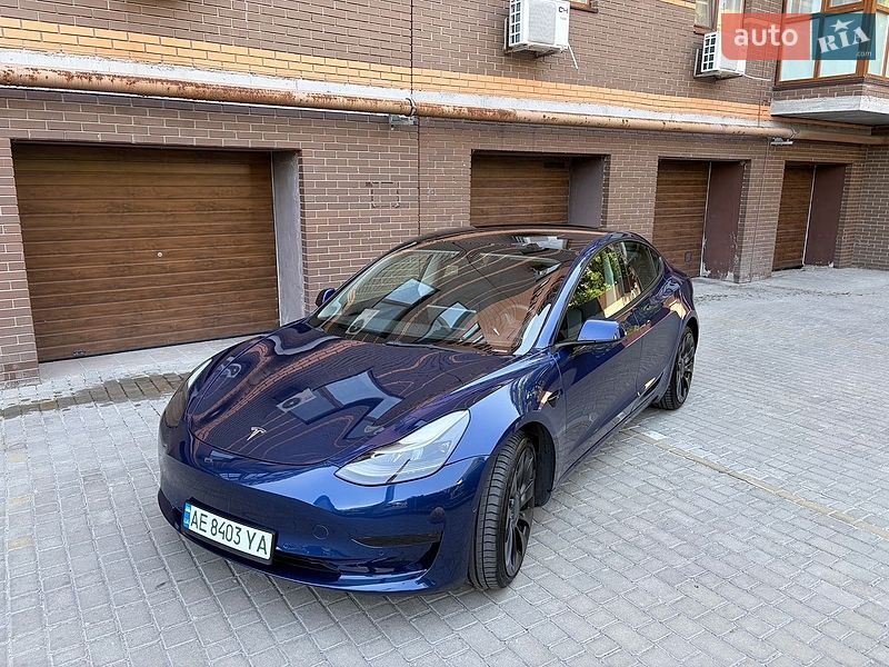 Седан Tesla Model 3 2022 в Днепре