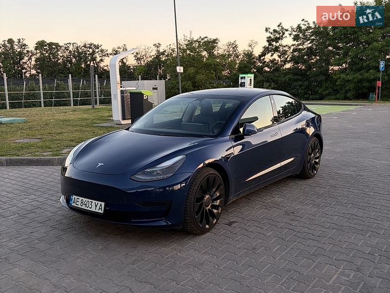 Седан Tesla Model 3 2022 в Днепре