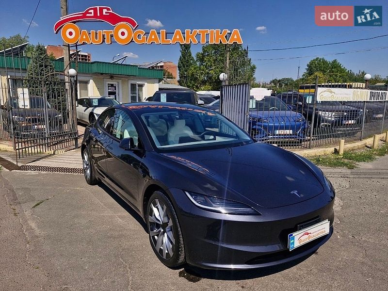 Tesla Model 3 2024