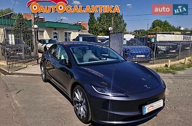 Tesla Model 3  2024