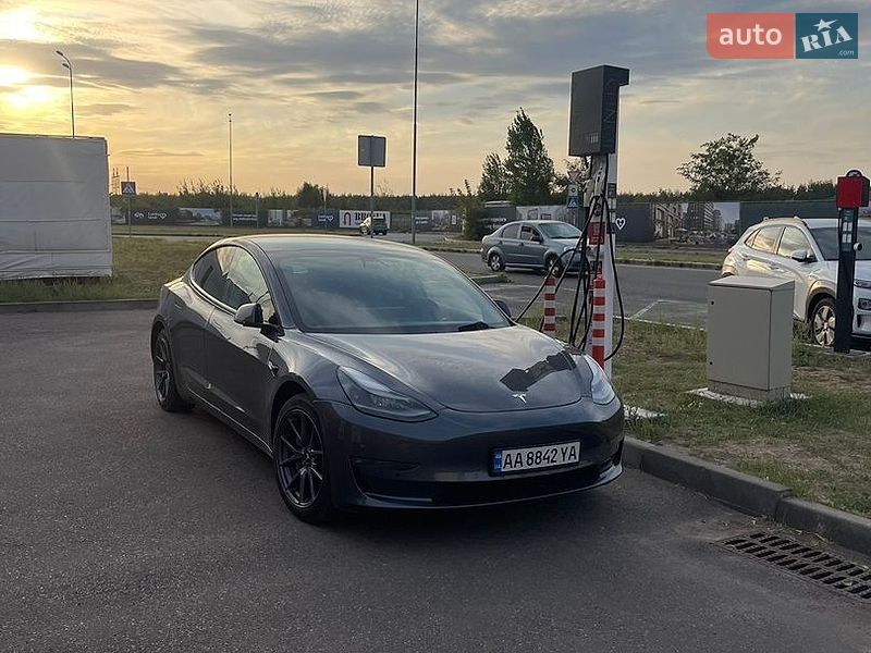 Седан Tesla Model 3 2021 в Києві