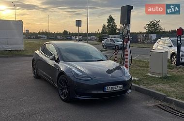 Tesla Model 3  2021