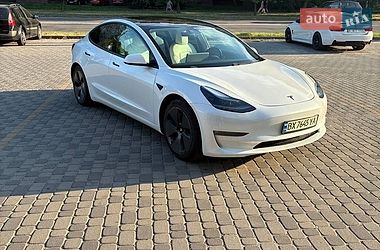Tesla Model 3  2021