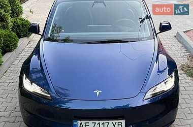 Tesla Model 3  2025