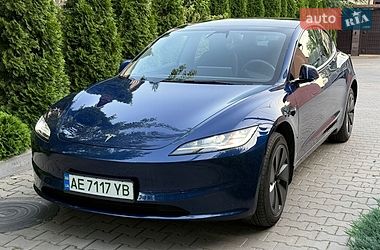 Седан Tesla Model 3 2025 в Днепре
