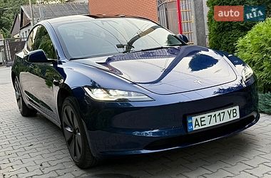 Седан Tesla Model 3 2025 в Днепре