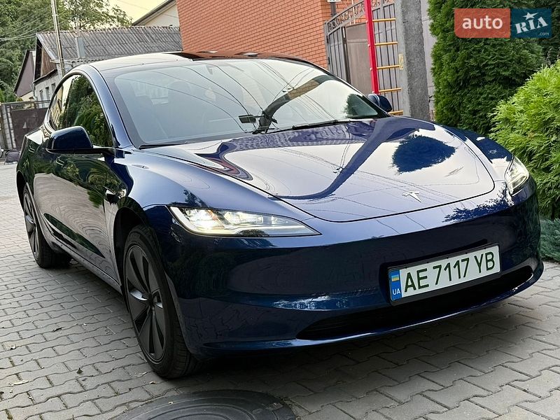 Седан Tesla Model 3 2025 в Днепре