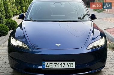 Седан Tesla Model 3 2025 в Днепре