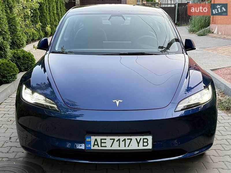 Седан Tesla Model 3 2025 в Днепре