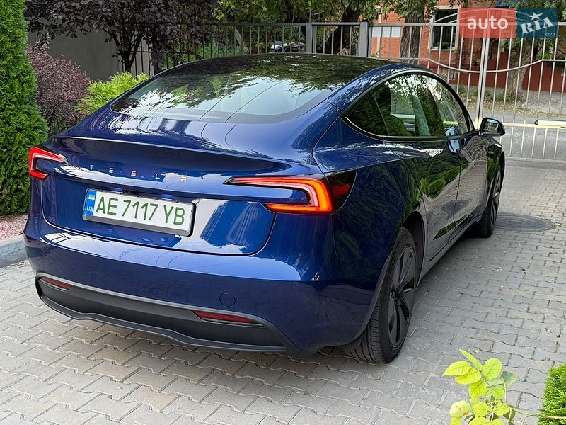 Седан Tesla Model 3 2025 в Днепре