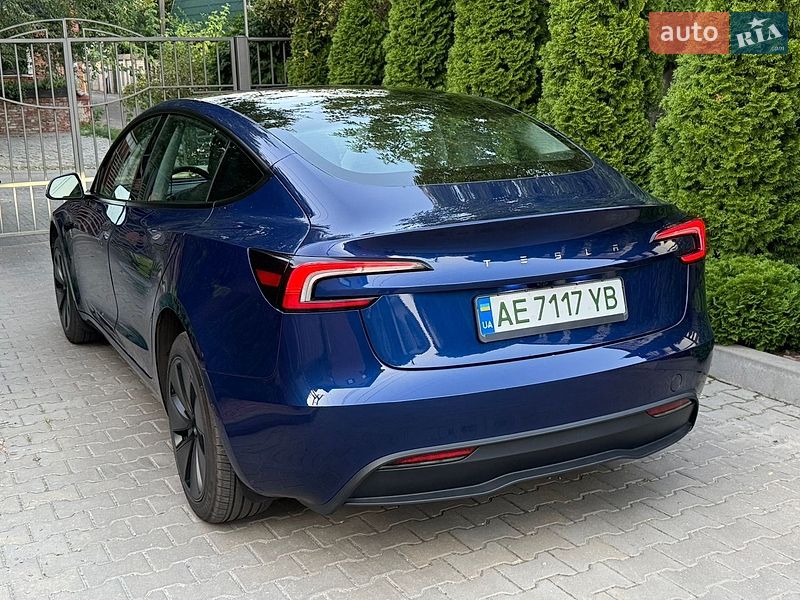 Седан Tesla Model 3 2025 в Днепре