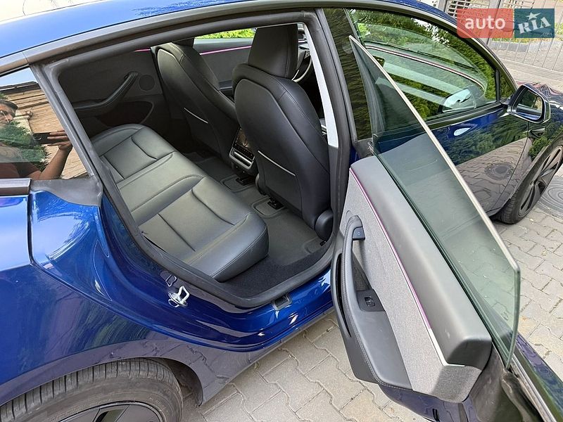 Седан Tesla Model 3 2025 в Днепре