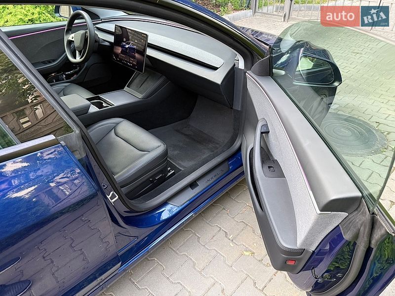 Седан Tesla Model 3 2025 в Днепре