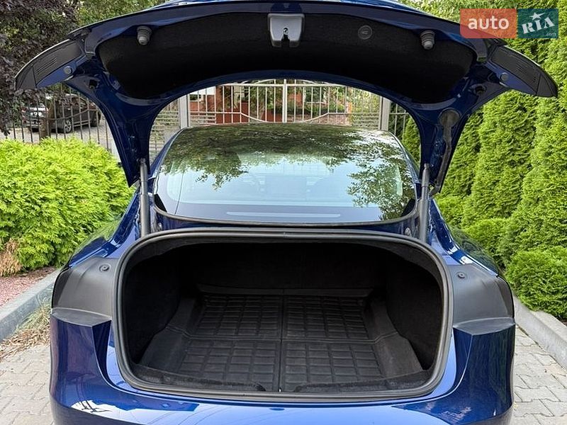 Седан Tesla Model 3 2025 в Днепре