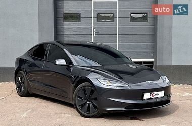 Tesla Model 3  2024
