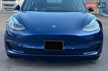 Tesla Model 3  2022