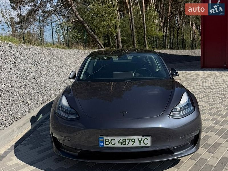 Седан Tesla Model 3 2020 в Львове