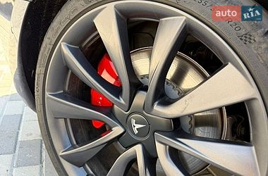 Седан Tesla Model 3 2020 в Львове