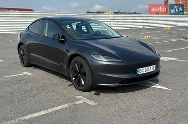 Tesla Model 3  2024