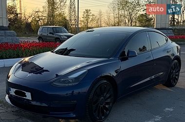Tesla Model 3  2022