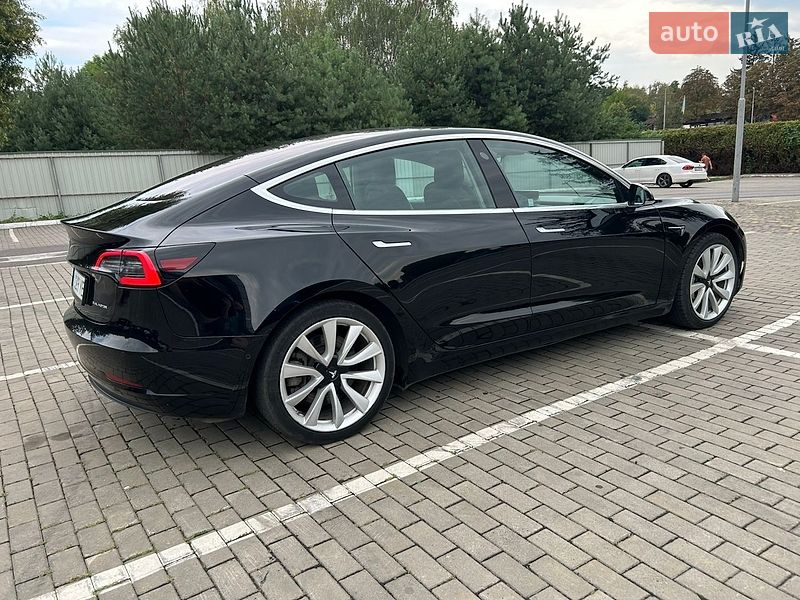 Седан Tesla Model 3 2019 в Києві