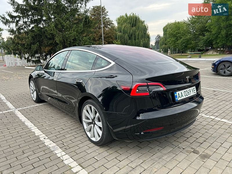 Седан Tesla Model 3 2019 в Києві