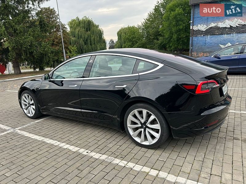 Седан Tesla Model 3 2019 в Києві