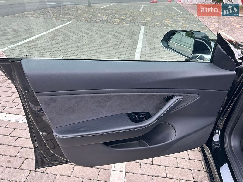 Седан Tesla Model 3 2019 в Києві