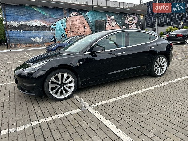 Седан Tesla Model 3 2019 в Києві