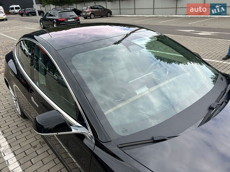 Седан Tesla Model 3 2019 в Києві
