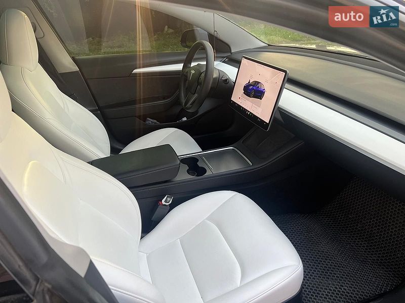 Седан Tesla Model 3 2023 в Днепре