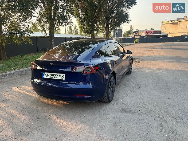 Седан Tesla Model 3 2023 в Днепре
