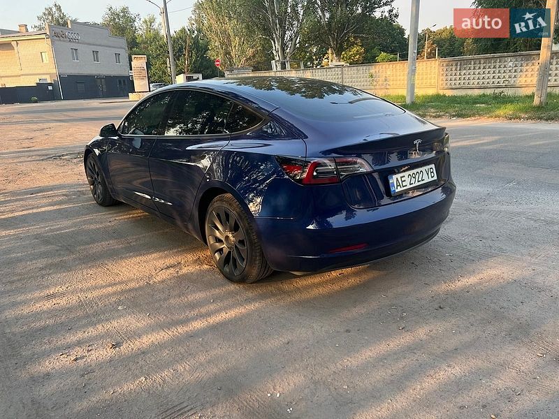 Седан Tesla Model 3 2023 в Днепре