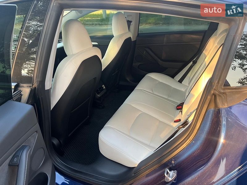 Седан Tesla Model 3 2023 в Днепре