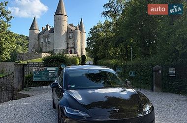 Седан Tesla Model 3 2024 в Львове