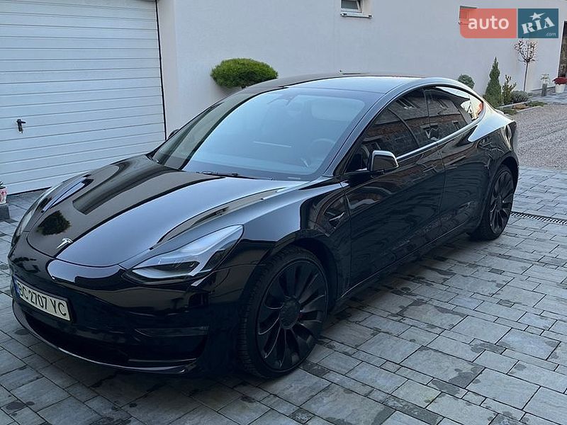 Седан Tesla Model 3 2023 в Львове