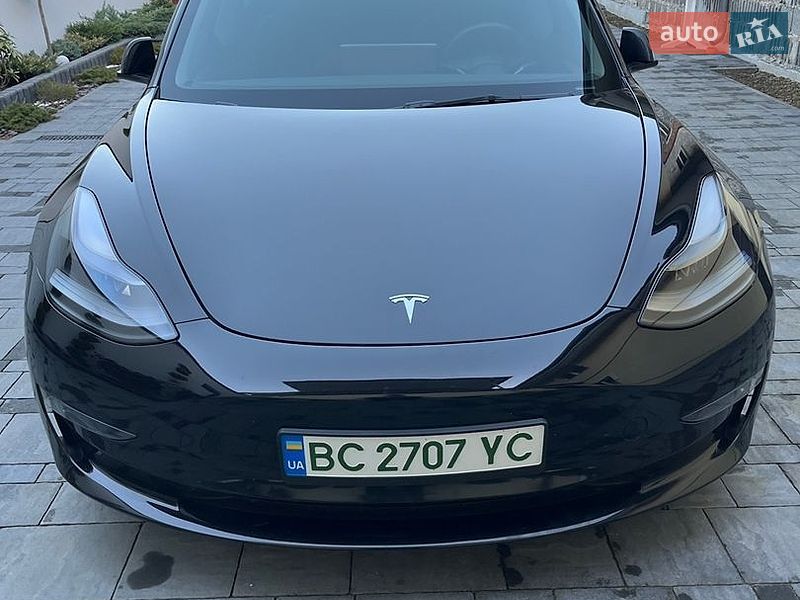 Седан Tesla Model 3 2023 в Львове