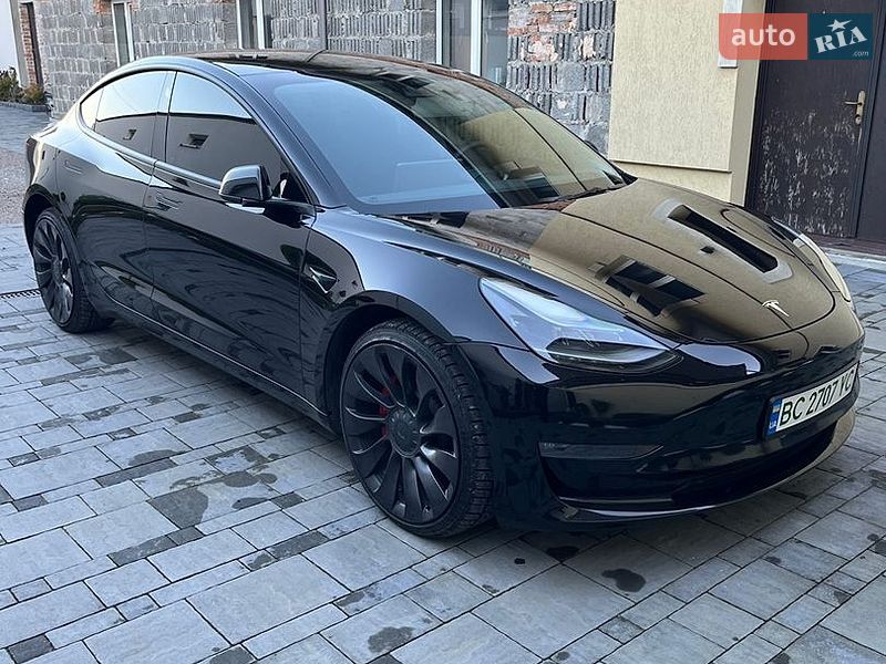 Седан Tesla Model 3 2023 в Львове
