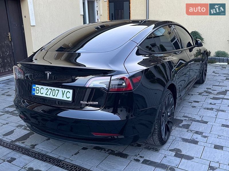 Седан Tesla Model 3 2023 в Львове