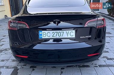 Седан Tesla Model 3 2023 в Львове