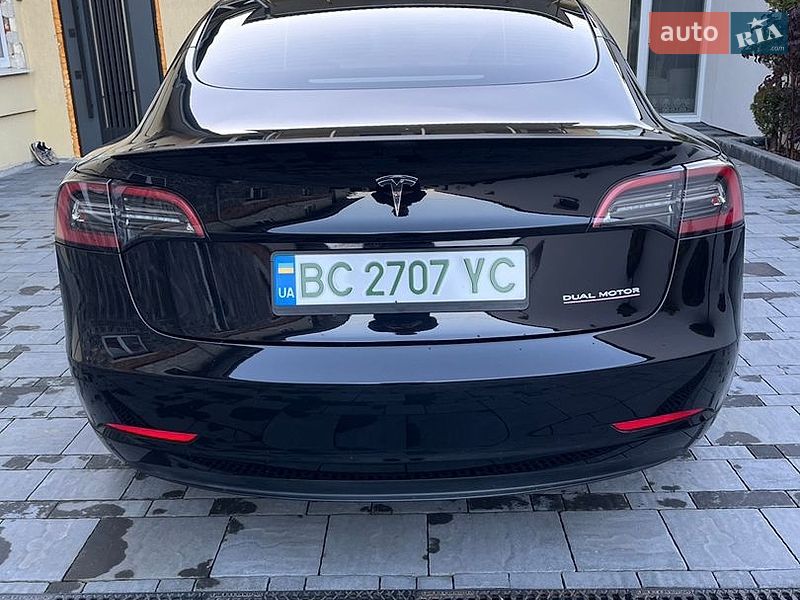 Седан Tesla Model 3 2023 в Львове