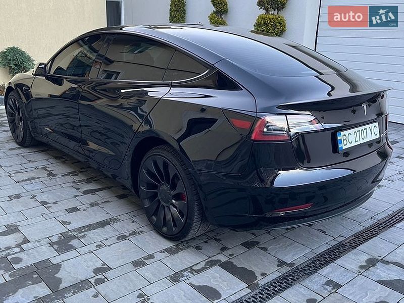 Седан Tesla Model 3 2023 в Львове