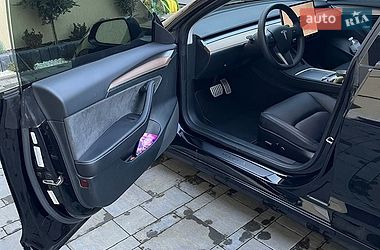 Седан Tesla Model 3 2023 в Львове