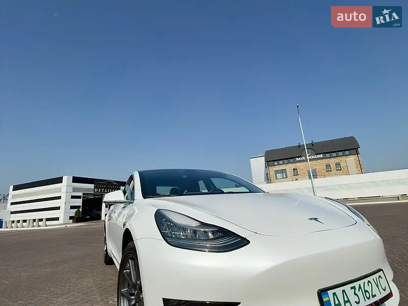 Tesla Model 3 2019