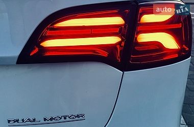 Tesla Model 3  2021