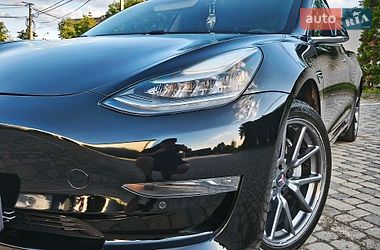 Tesla Model 3  2020