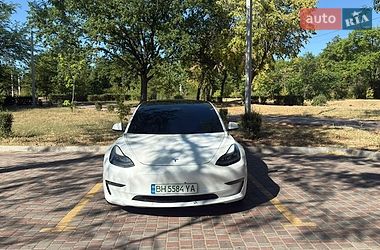 Tesla Model 3  2021