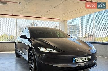 Tesla Model 3  2025