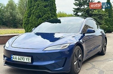 Tesla Model 3  2024