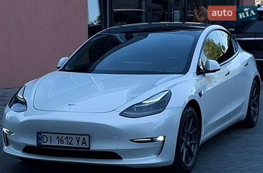 Tesla Model 3  2021
